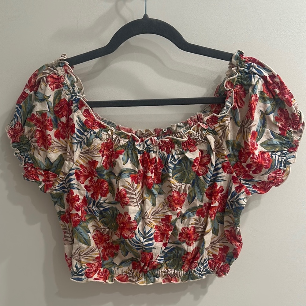 American Eagle Outfitters Red and Green Puff Sleeve Crop Blouse